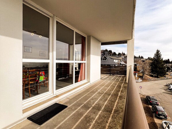 Unclassified image, 1 of 5, button