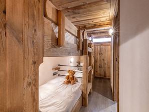 3 bedrooms, free WiFi, bed sheets