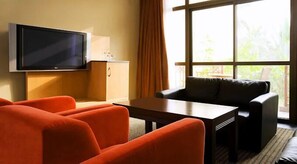 Premium bedding, desk, laptop workspace, free WiFi - Ibom Hotel and Golf Resort (Uyo)
