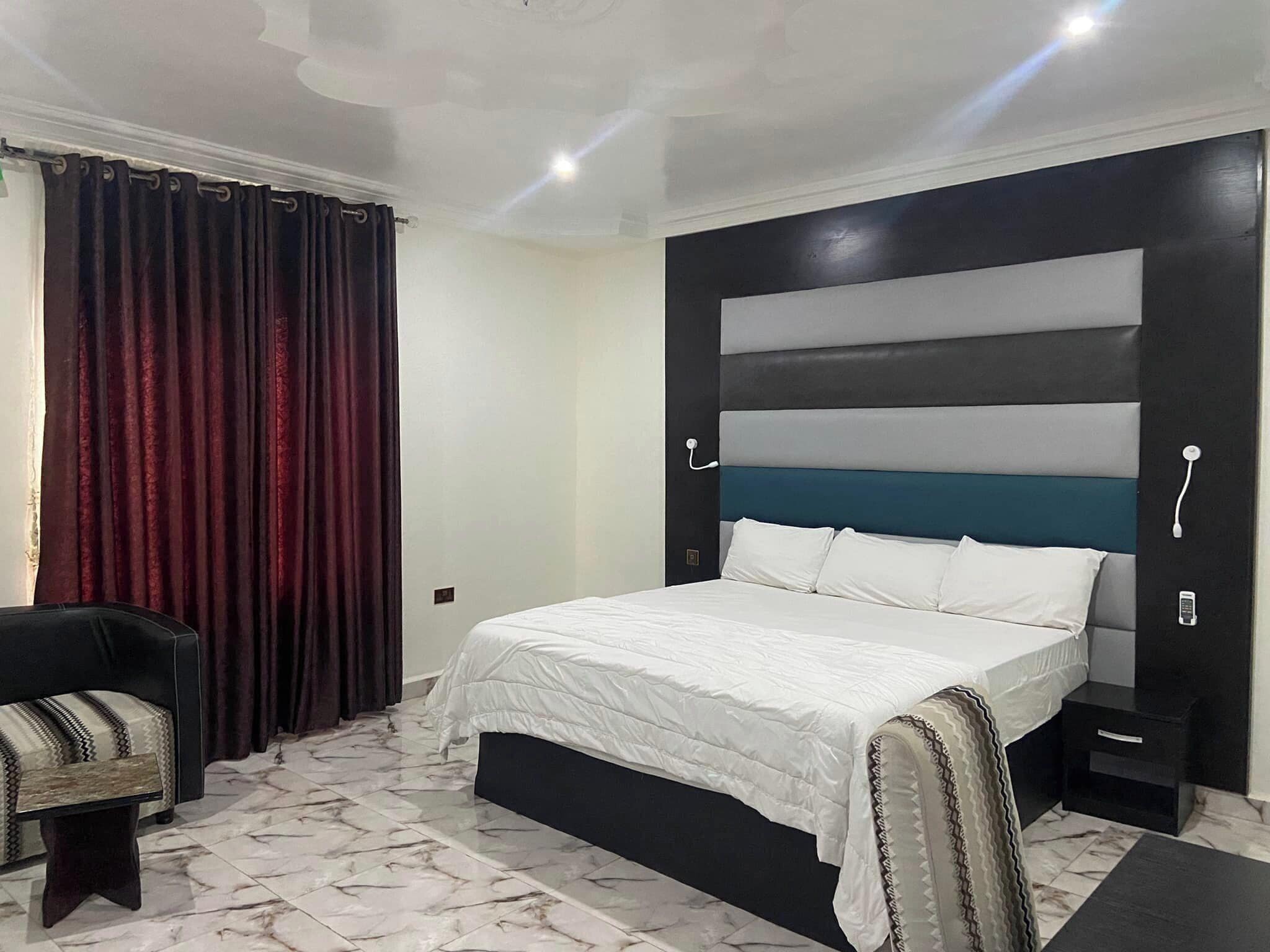 Lägenhet Deluxe - balkong - utsikt mot staden | Skrivbord, arbetsyta för laptop, mörkläggningsgardiner och ljudisolering