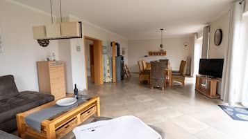 TV, fireplace, ping pong, stereo