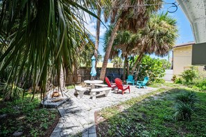 Outdoor dining - Northeast Florida Retreat (Cape Canaveral)