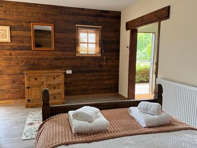 The Riley Stable- Cozy Getaway