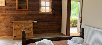 The Riley Stable- Cozy Getaway