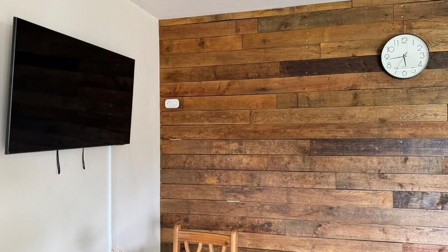 The Riley Stable- Cozy Getaway