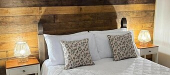 The Riley Stable- Cozy Getaway