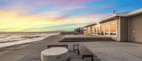 House, Oceanfront (3 Bedrooms) | Front of property