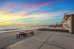 Private beach, sun-loungers, beach umbrellas - @marbella Lane-oceanfront Retreat w/ Stunning View (Pacifica)