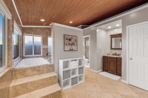 Casa, frente al océano (3 Bedrooms) | Baño | Amenidades de baño gratuitas, toallas, jabón, shampoo 