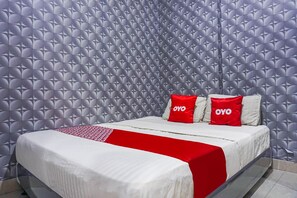 Economy Double Room | Free WiFi, bed sheets - OYO 90845 3g's Home Syariah (South Tangerang)
