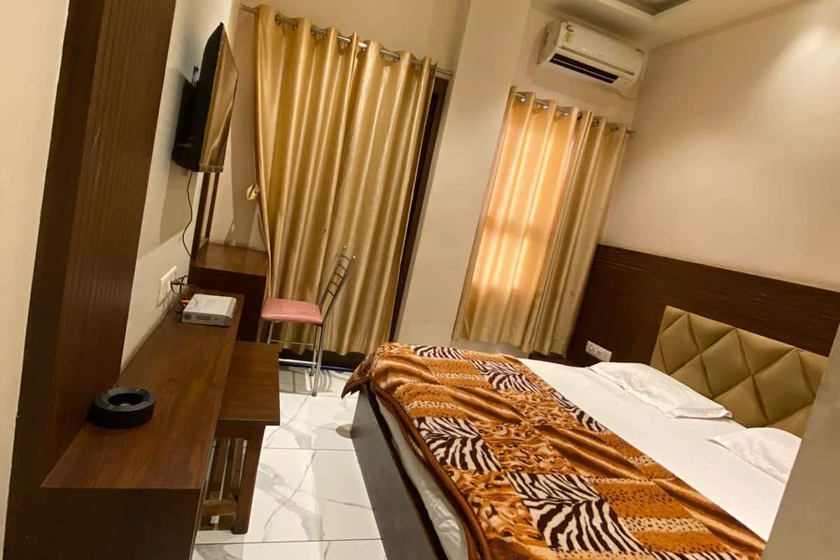 Basic Double Room, City View