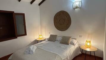 4 bedrooms, iron/ironing board, bed sheets