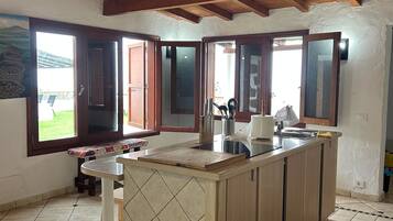 Fridge, microwave, stovetop, coffee/tea maker