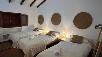 4 bedrooms, iron/ironing board, bed sheets