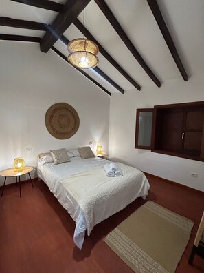 4 chambres, fer et planche à repasser, Wi-Fi, literie fournie