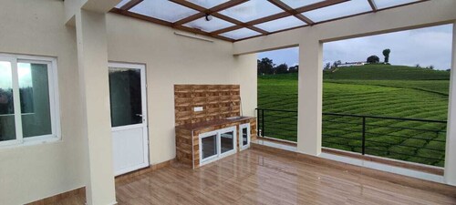 Rose garden enclave for families 