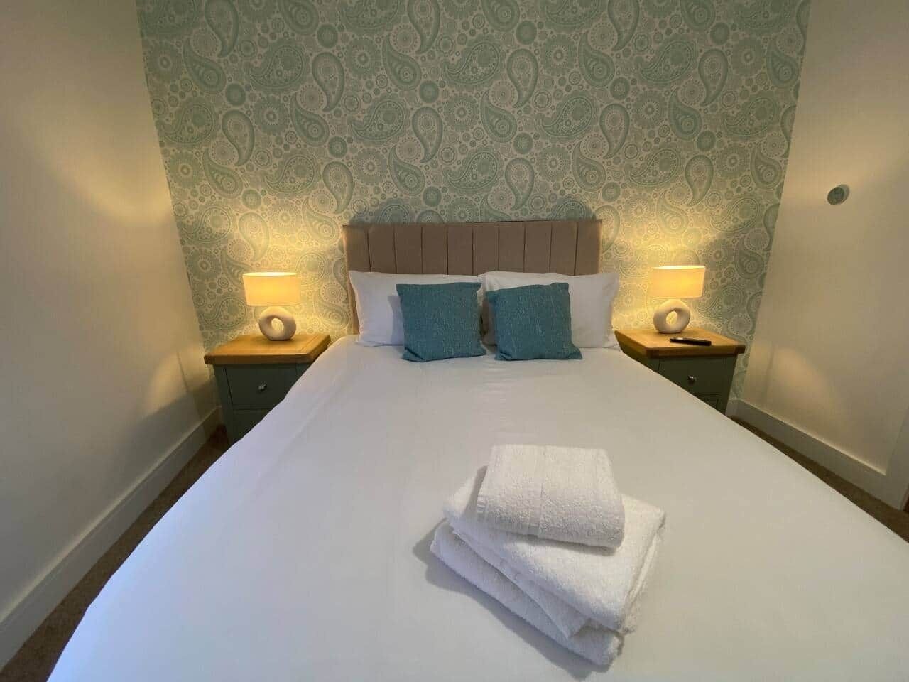 2 chambres, fer et planche à repasser, Wi-Fi, draps fournis