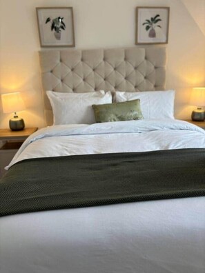 2 habitaciones, tabla de planchar con plancha, wifi y ropa de cama