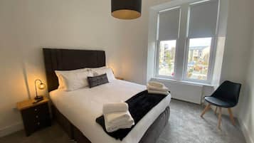 2 chambres, fer et planche à repasser, Wi-Fi, draps fournis