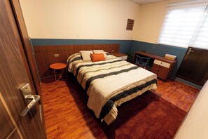 2 dormitoris, caixa forta a l'habitació i planxa i posts de planxar 