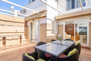 Outdoor dining - Holiday Home 'Casa Ramos Con Jacuzzi' with Sea View, Wi-Fi and Air Conditioning (Nerja)