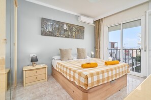3 bedrooms, iron/ironing board, WiFi, bed sheets - Holiday Home 'Casa Ramos Con Jacuzzi' with Sea View, Wi-Fi and Air Conditioning (Nerja)