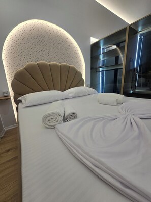 1 bedroom, iron/ironing board, Internet, bed sheets - Charming 1-bedroom apartment in enjoyable Tiranë with AC (Tiranë)