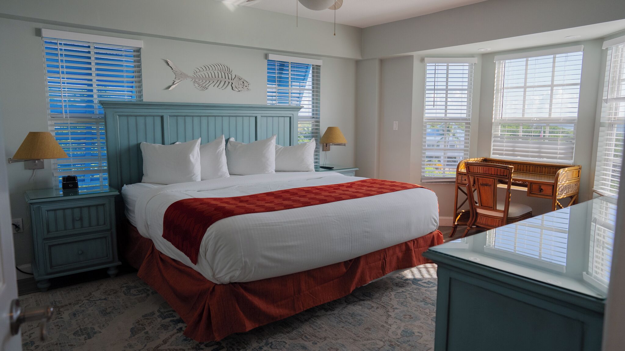 1 多间卧室、上网接入、床单