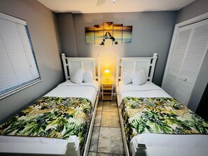 1 bedroom, internet, bed sheets - Family-Friendly 1BR w/ Partial Ocean View & Pool (Tavernier)
