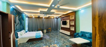 VRINDA HERITAGE HOTEL & BANQUET HALL 