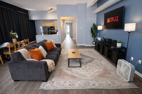 TV, fireplace