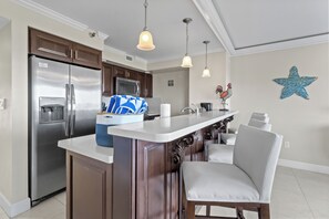 Fridge, microwave, oven, stovetop - 1BR w/ Pool, Beach, Near Marine & Bird Sanctuaries (Tavernier)