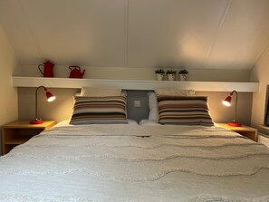 3 bedrooms, WiFi, bed sheets