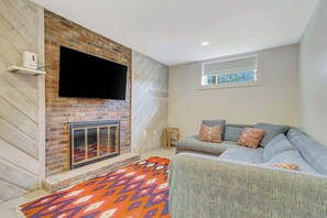 TV, fireplace