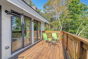 Terrace/patio - Sap House Hideaway | Walk to Bromley Mt w/ Hot Tub (Peru)