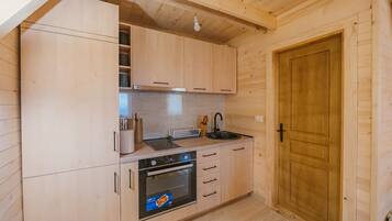 Een koelkast, een broodrooster