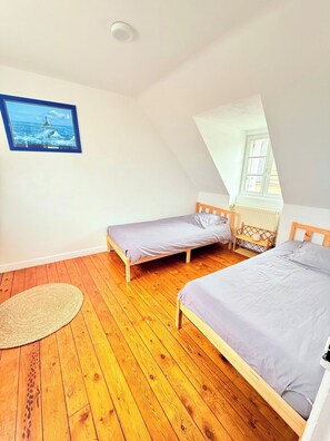 Lit parapluie, Wi-Fi, draps fournis