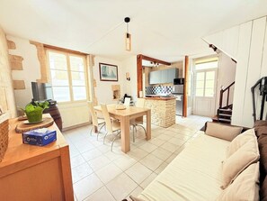 Televisión, libros y estéreo 