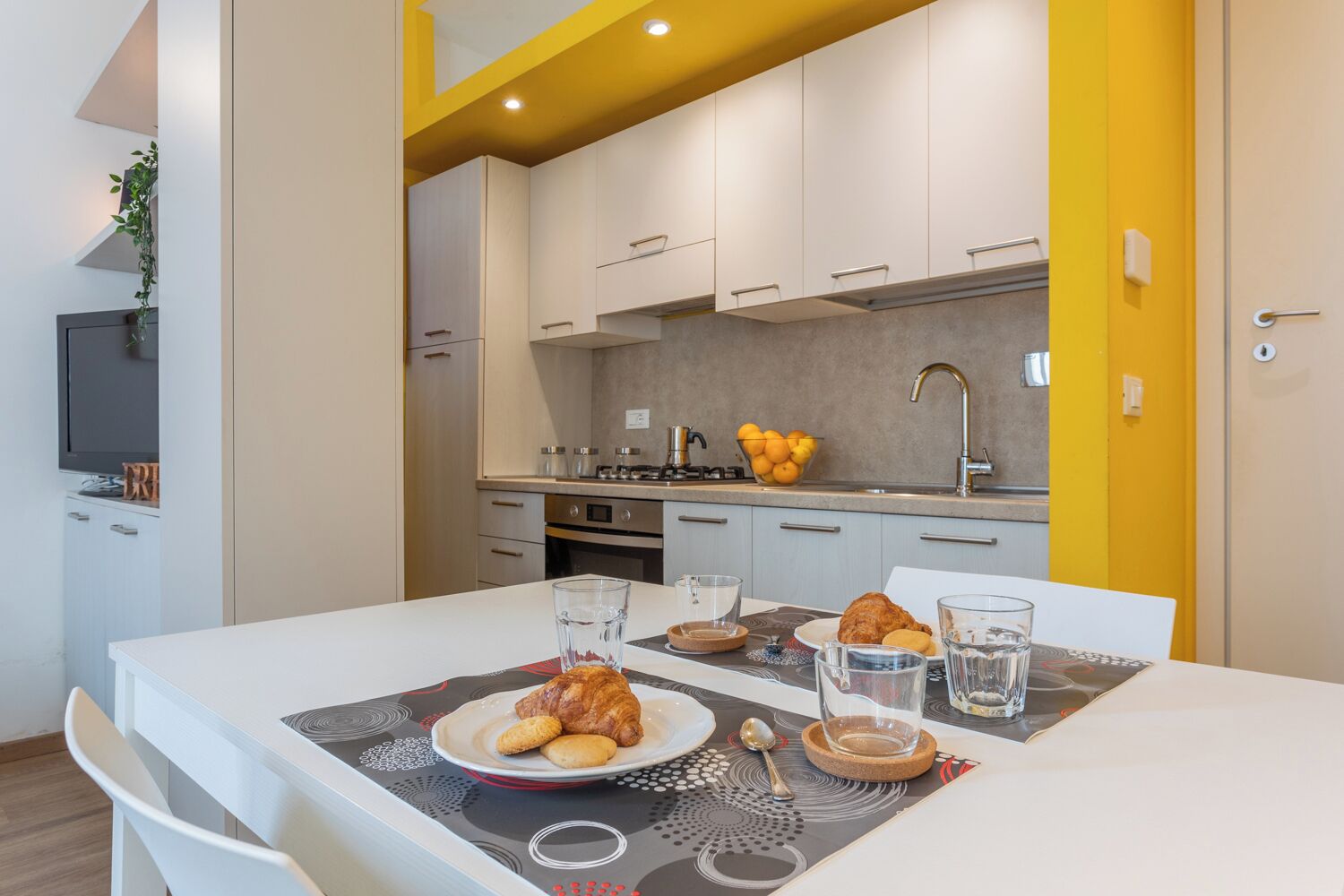 Studio, 1 Doppelbett, zum Innenhof hin | Wohnbereich | 30-Zoll-Fernseher mit Satellitenempfang