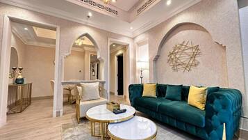 تفاصيل الفندق من الداخل