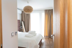 1 bedroom, iron/ironing board, internet, bed sheets