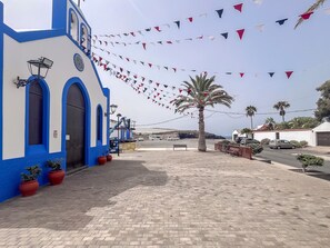 المنطقة المحيطة بالمنشأة