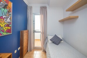 3 bedrooms, iron/ironing board, free WiFi, bed sheets