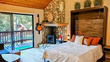 1 bedroom, desk, WiFi, bed sheets