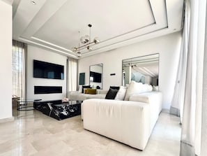 Villa Deluxe, vista a la alberca | Área de sala de estar