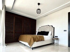 Cortinas blackout, tabla de planchar con plancha y wifi gratis 