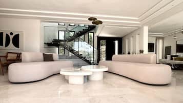 Deluxe Villa, Pool View | Living area