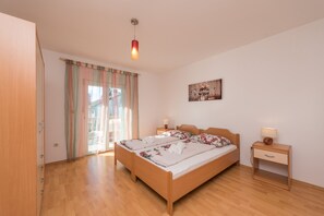 6 bedrooms, free WiFi, bed sheets