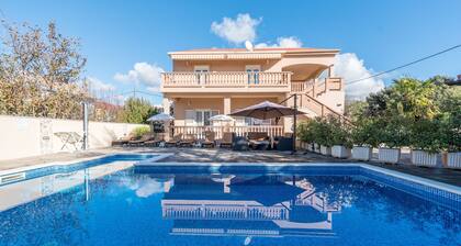 Holiday Home Lolita with pool