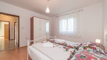 6 bedrooms, free WiFi, bed sheets